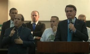 Em culto, Bolsonaro diz que ‘minorias’ devem ‘se manter na linha’ e volta a insinuar fraude em eleições