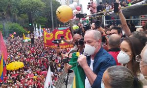 Em vídeo: Ciro, Haddad e Boulos sobem ao palanque em SP contra Bolsonaro