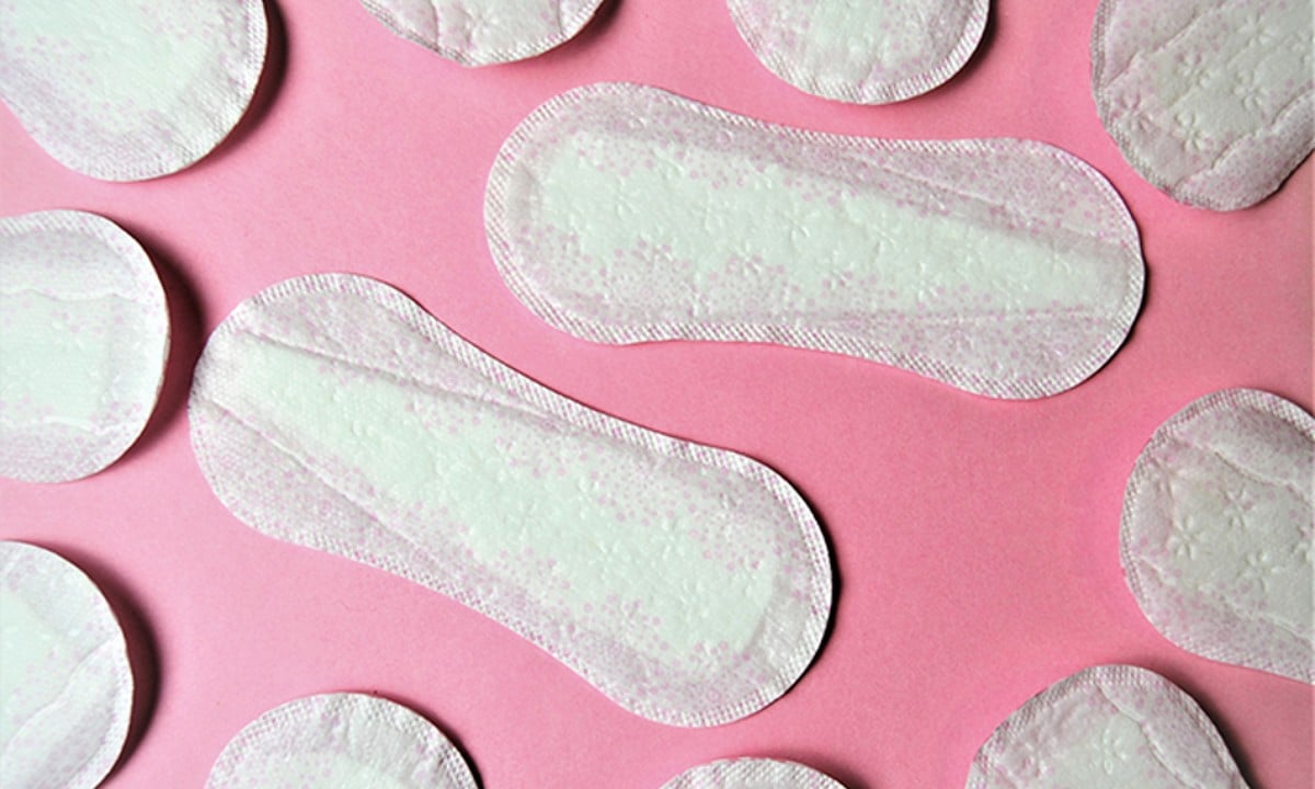 Negar absorventes a quem sofre com pobreza menstrual é um ato perverso e desumano