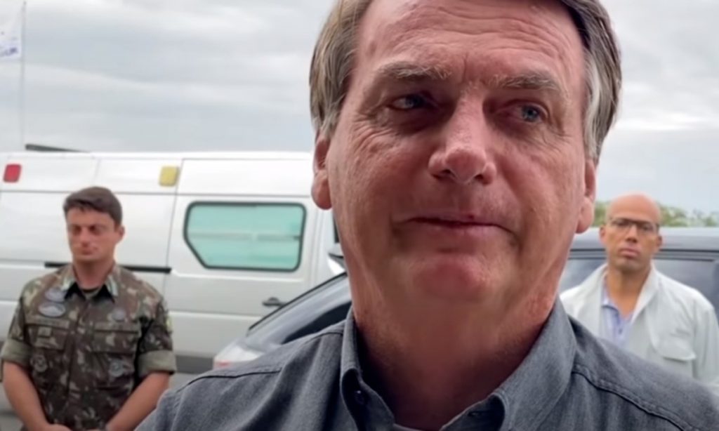 Bolsonaro mente sobre situação econômica e tenta comparar sua gestão com a de Haddad