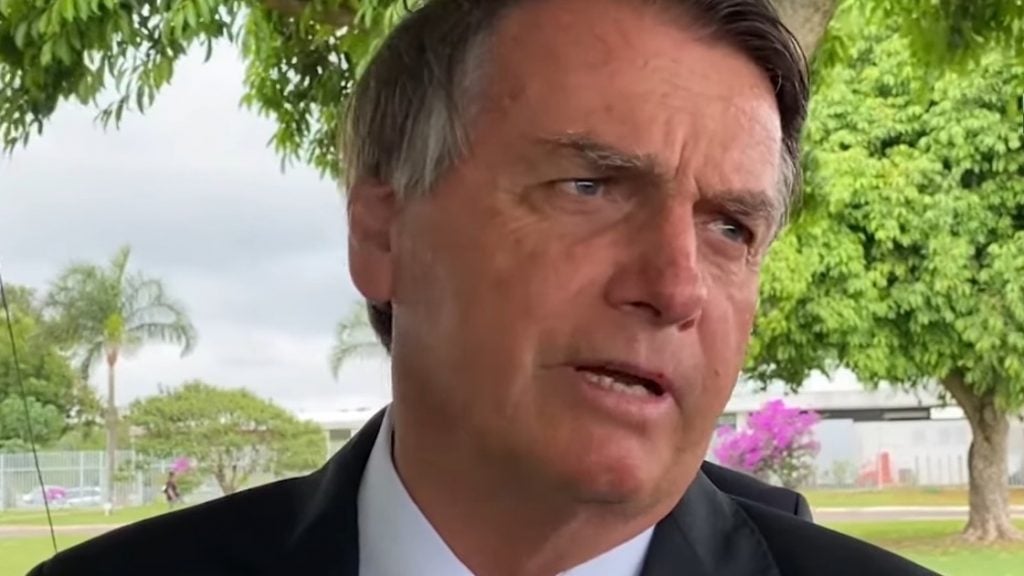 Bolsonaro se irrita com cobranças e diz: ‘Se é assim, ache um cara melhor’