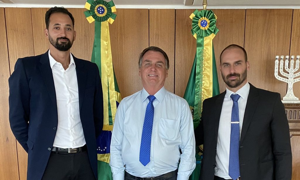 O apoio incondicional ao presidente custa cada vez mais caro aos bolsonaristas