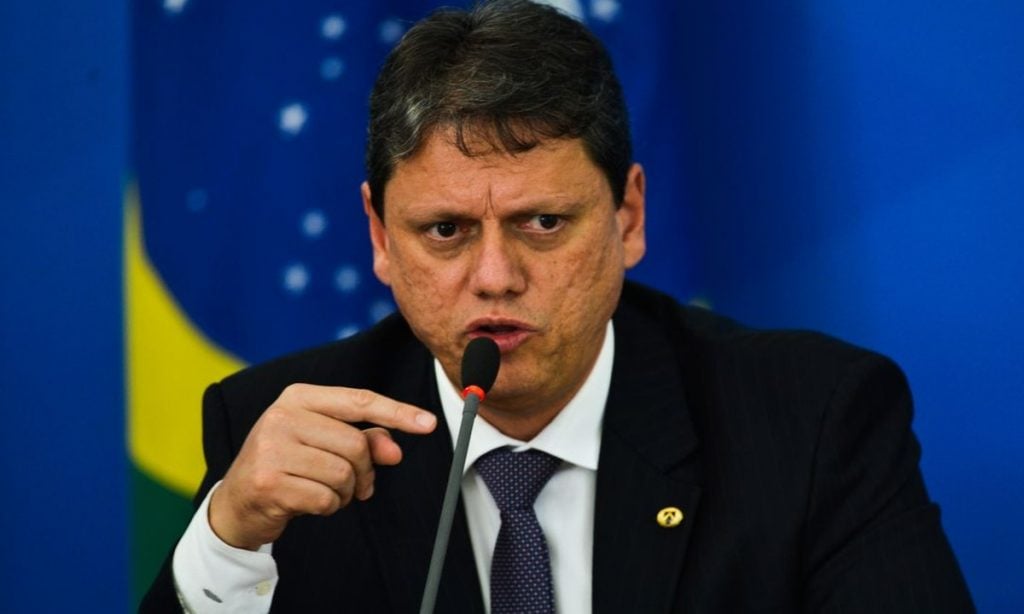 Tarcísio de Freitas compara Lula a Bolsonaro: ‘Dois titãs que têm conexão com o povo’