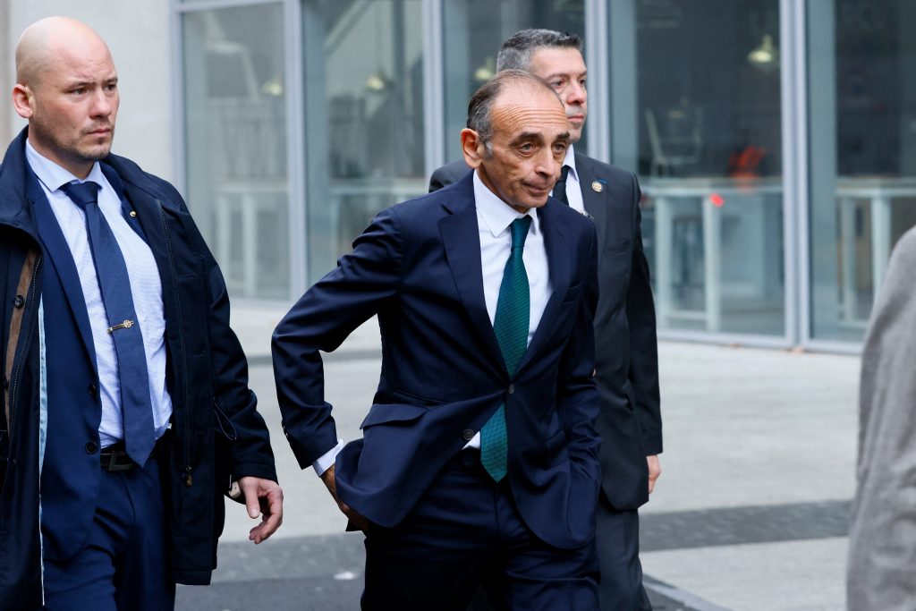 'Bolsonaro francês' é acusado de 'covardia política' ao instrumentalizar atentados de 2015