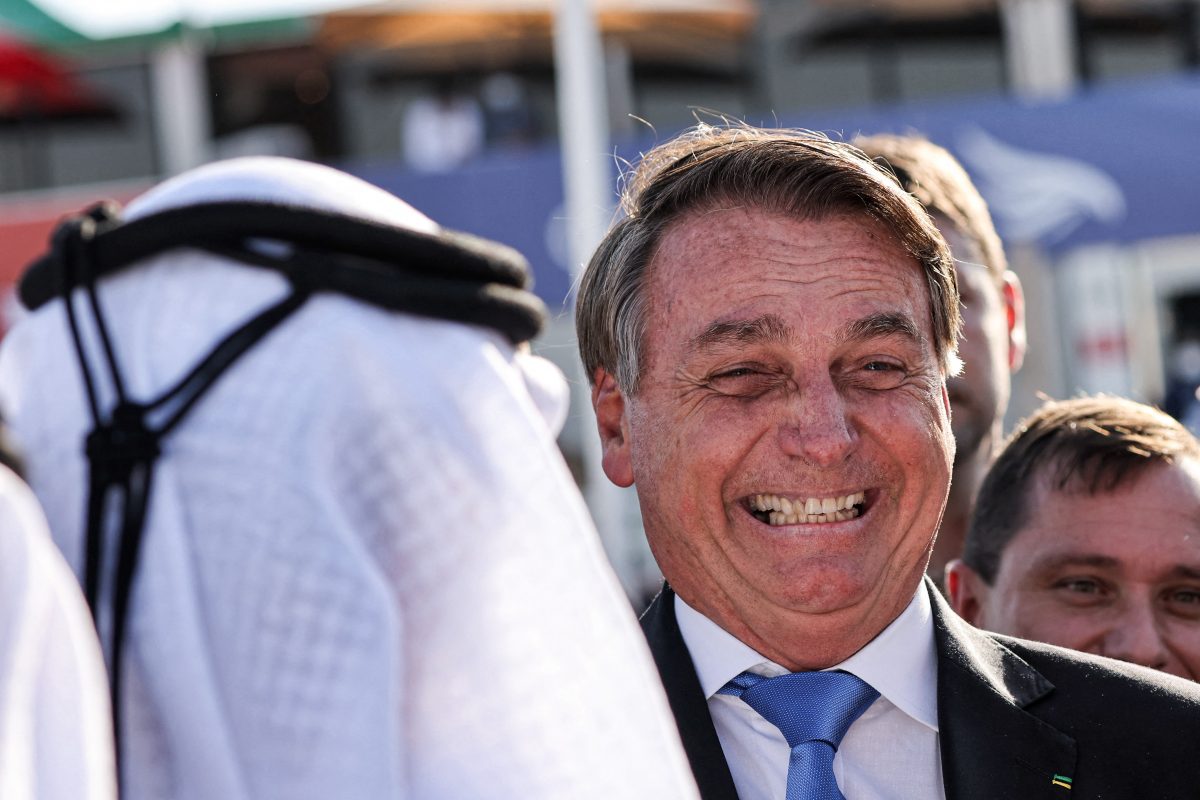 Bolsonaro mente sobre Amazônia para investidores de Dubai