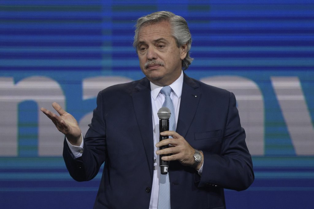 Alberto Fernández é alvo de busca e apreensão após ser acusado de agredir ex-mulher