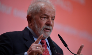 Lula deixou a mensagem na Europa de que o Brasil não é Bolsonaro, diz El País