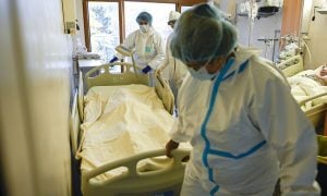 2022 começa com Brasil em alerta por conta da Ômicron, gripe e dengue