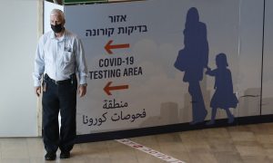 Variante Ômicron: Israel fecha suas fronteiras a todos os viajantes estrangeiros