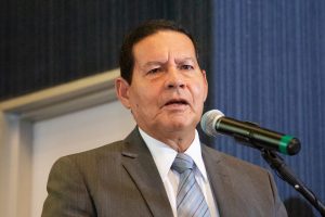 ‘Hoje, quem empolga as massas são Lula e Bolsonaro’, diz Mourão