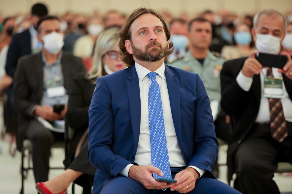 Secretário de Justiça de Bolsonaro tentou interferir na extradição de Allan dos Santos, diz jornal