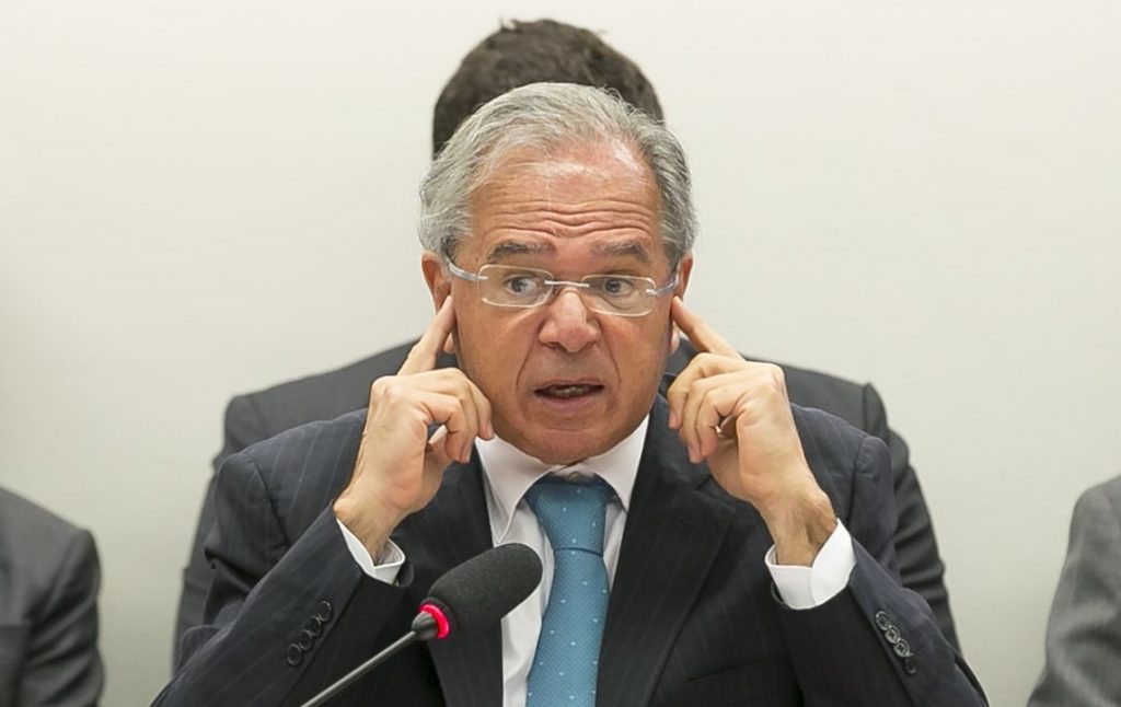 Deputados acusam Guedes de sonegar impostos e informações sobre offshore