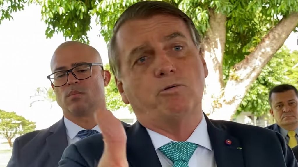 Bolsonaro diz que Enem teve questão ideológica e que não interferiu na prova