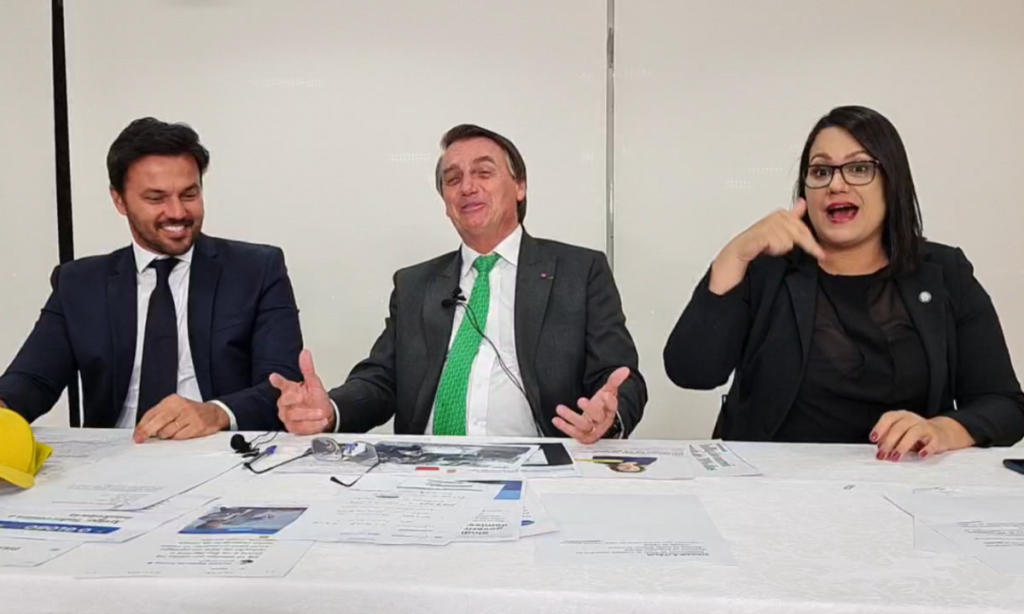 Bolsonaro relata dificuldade de conversar no G20: ‘Só o essencial’