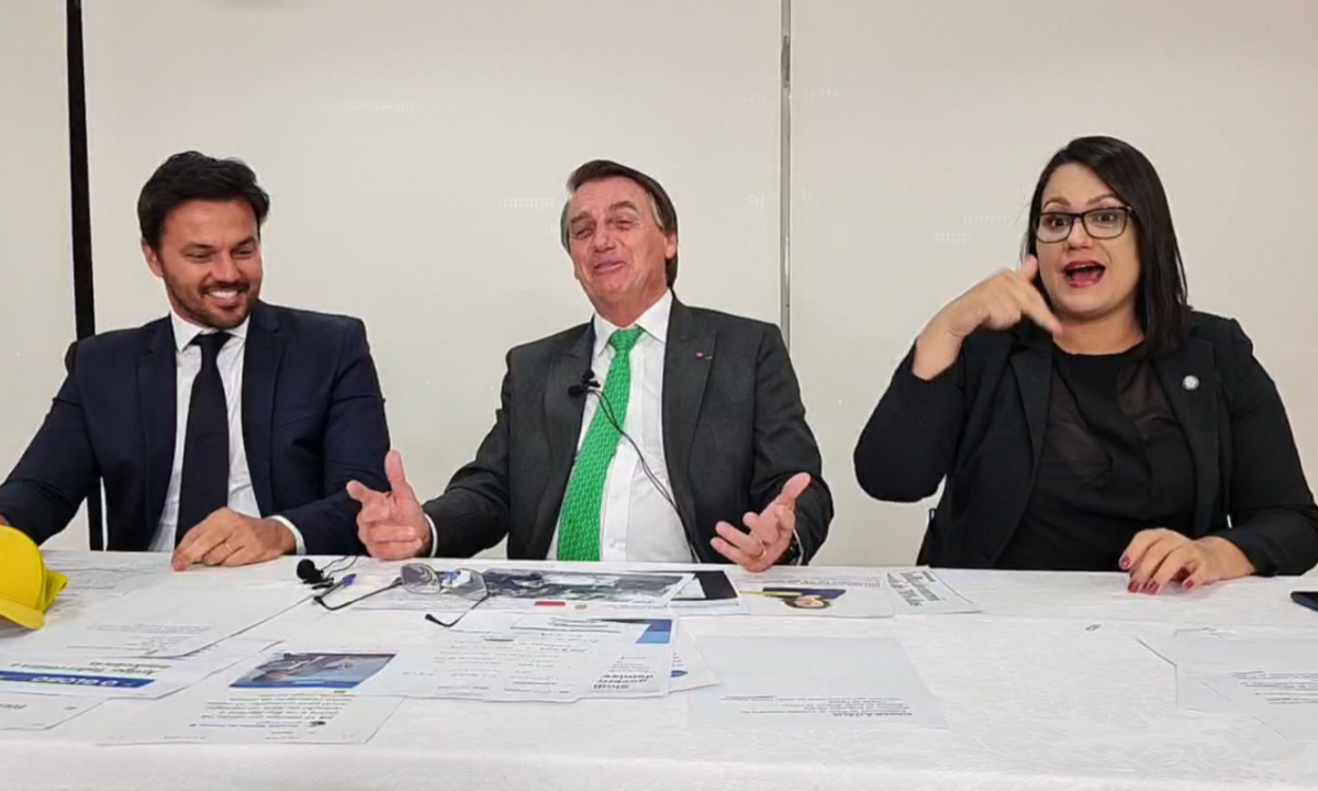 Bolsonaro relata dificuldade de conversar no G20: ‘Só o essencial’