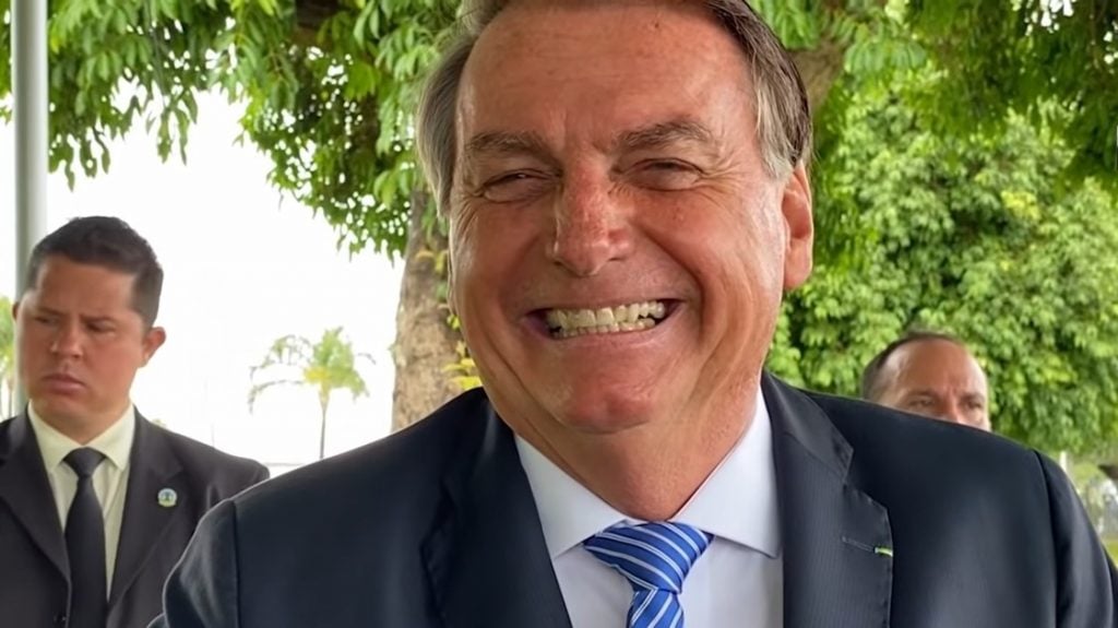 Governo Bolsonaro comemora aquisição do Twitter por Elon Musk