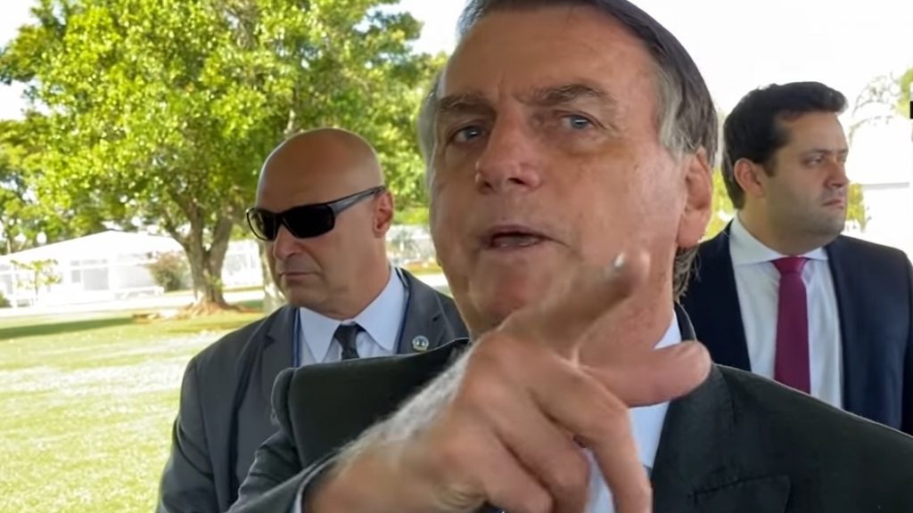 Em entrevista, Bolsonaro cita ‘dificuldades’ para renovar concessão da TV Globo
