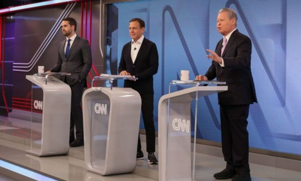 Tucanos evitam confrontos e ressaltam terceira via em último debate