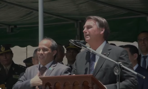 Estar na Academia Militar foi mais difícil que na Presidência, diz Bolsonaro