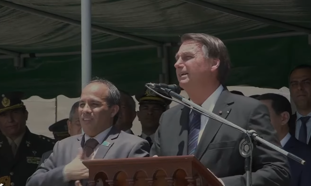 O presidente da República, Jair Bolsonaro, em cerimônia militar. Foto: Reprodução 