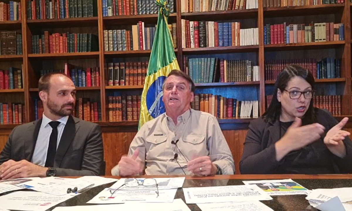 PF indicia Jair e Eduardo Bolsonaro no inquérito sobre trama nos EUA