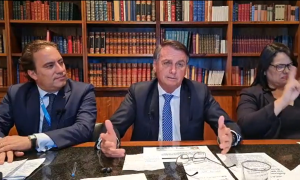 Bolsonaro diz que ‘o povo tá atrás de osso’ por culpa do PT e do PSB