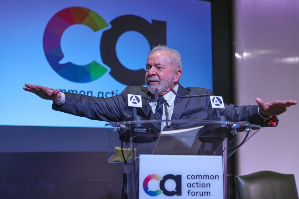 'Voltaremos a fazer do Brasil um exemplo para o mundo', diz Lula na Espanha