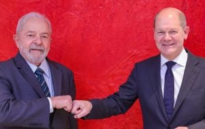 Em campanha internacional pela Europa, Lula encontra futuro chanceler alemão Olaf Scholz
