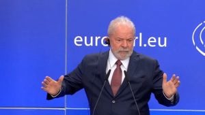 ‘Bolsonaro é uma peça importante na extrema-direita fascista mundial’, diz Lula em evento na Europa