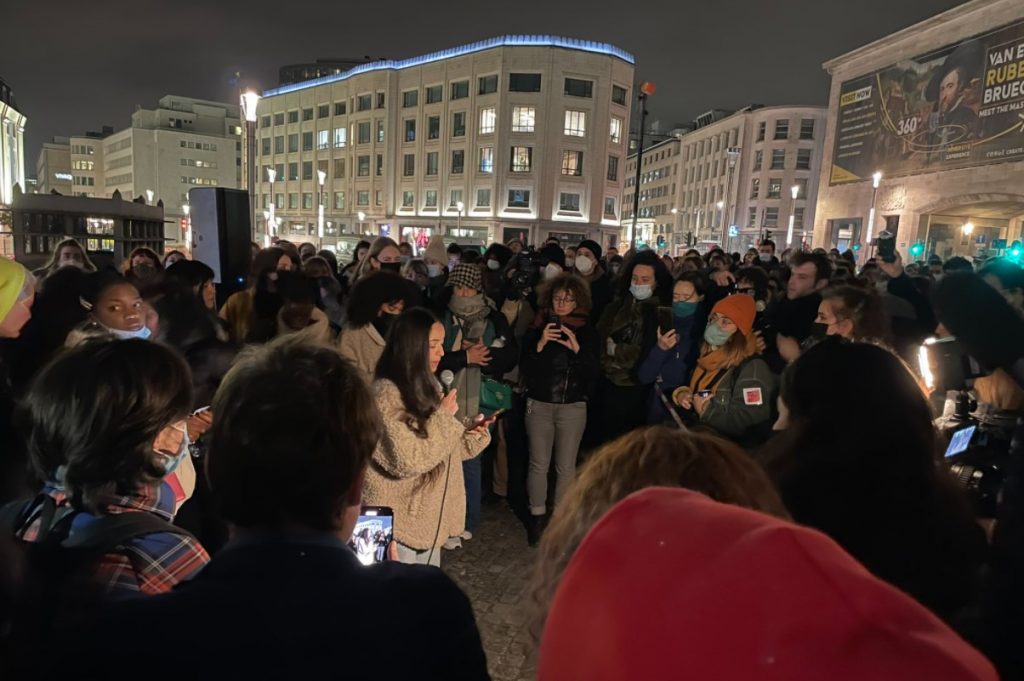 Na Europa, mulheres fazem campanha de boicote a bares contra golpe ‘boa noite, Cinderela’