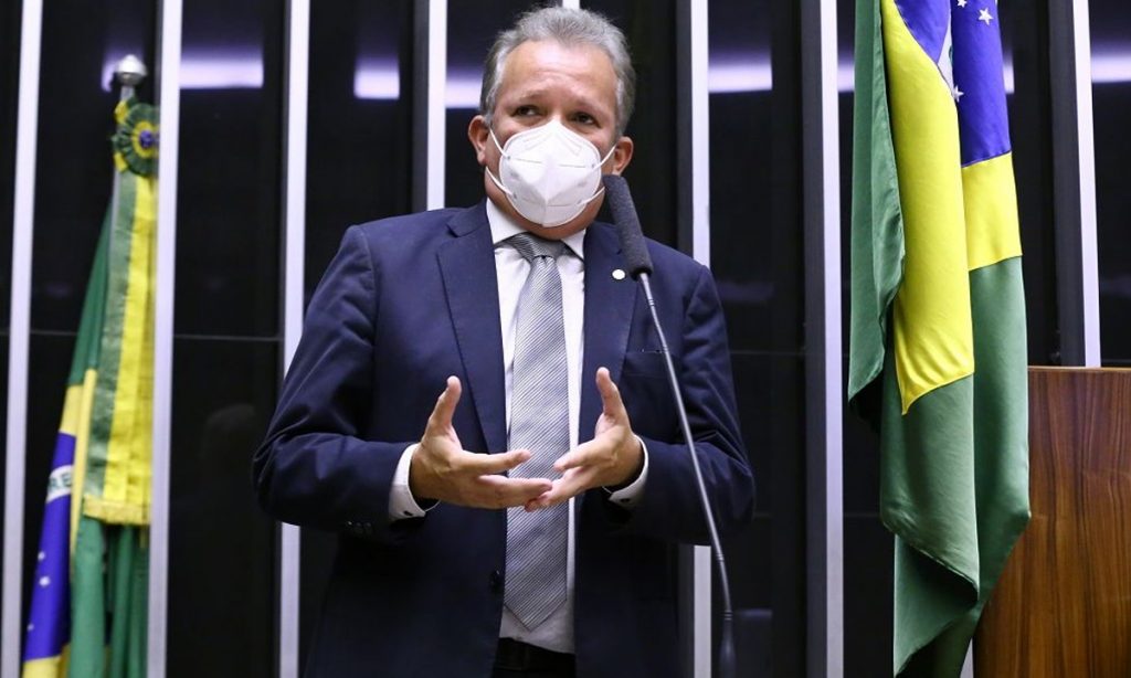 PDT votará contra a PEC dos Precatórios por unidade em torno do projeto de Ciro, diz André Figueiredo