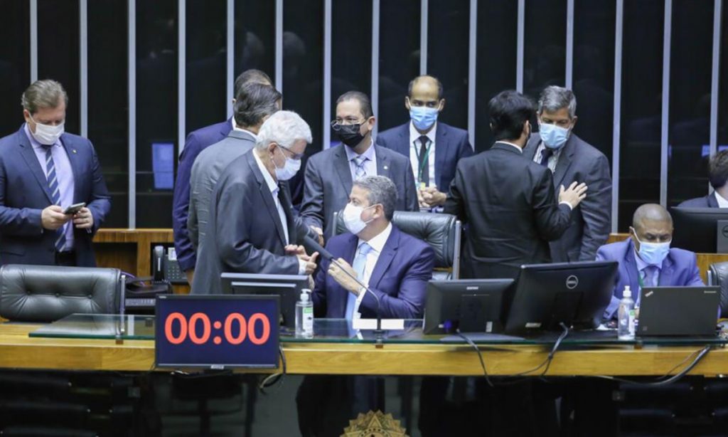 Com 323 votos, Câmara aprova a PEC dos Precatórios, obsessão eleitoral de Bolsonaro