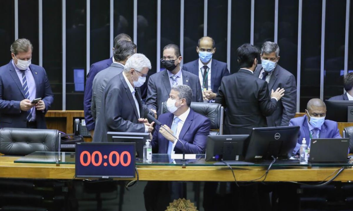 Com 323 votos, Câmara aprova a PEC dos Precatórios, obsessão eleitoral de Bolsonaro