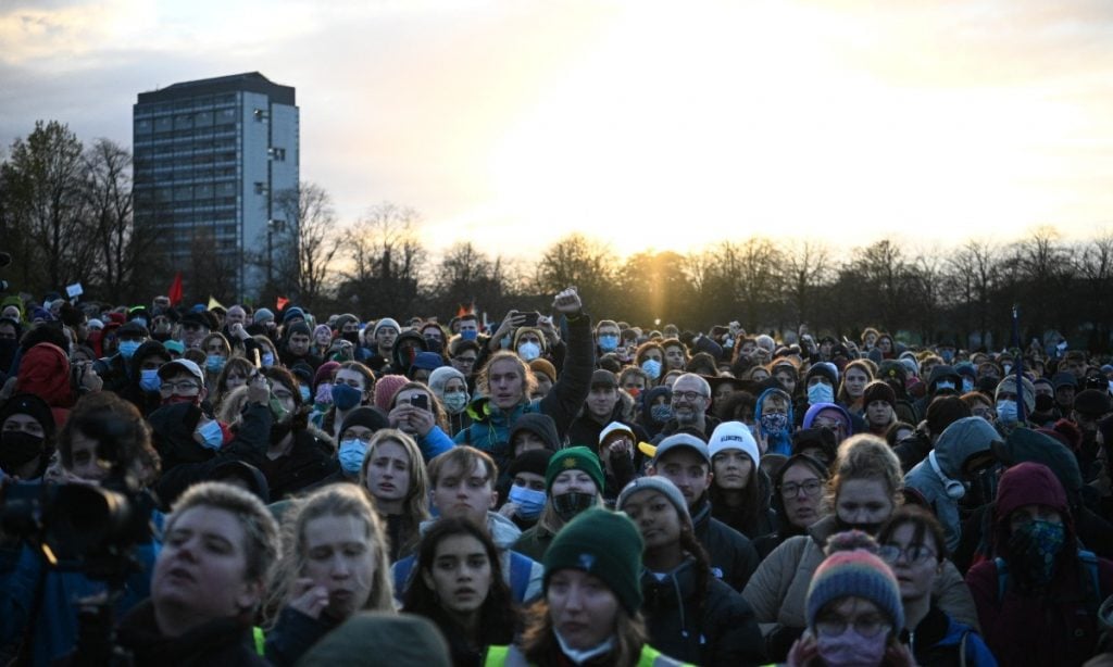 Milhares marcham em Glasgow e no mundo para exigir 'justiça climática' da COP26