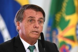 Bolsonaro quer autorização dos pais e receita médica para vacinar crianças