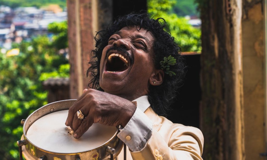 Índio da Cuíca exalta em disco o instrumento pouco usado na música brasileira