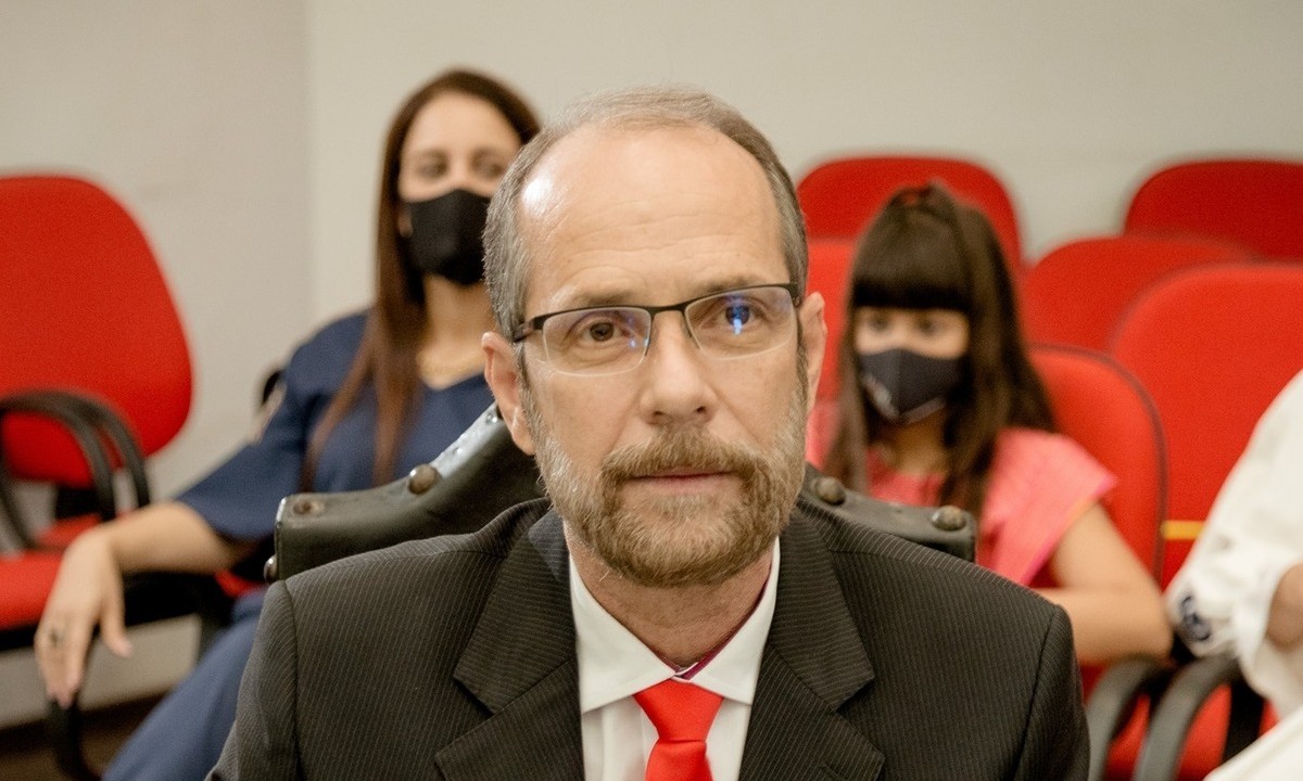 Vereador chama Paulo Freire de ‘capeta’ e ‘diabo violento’ durante sessão em MG