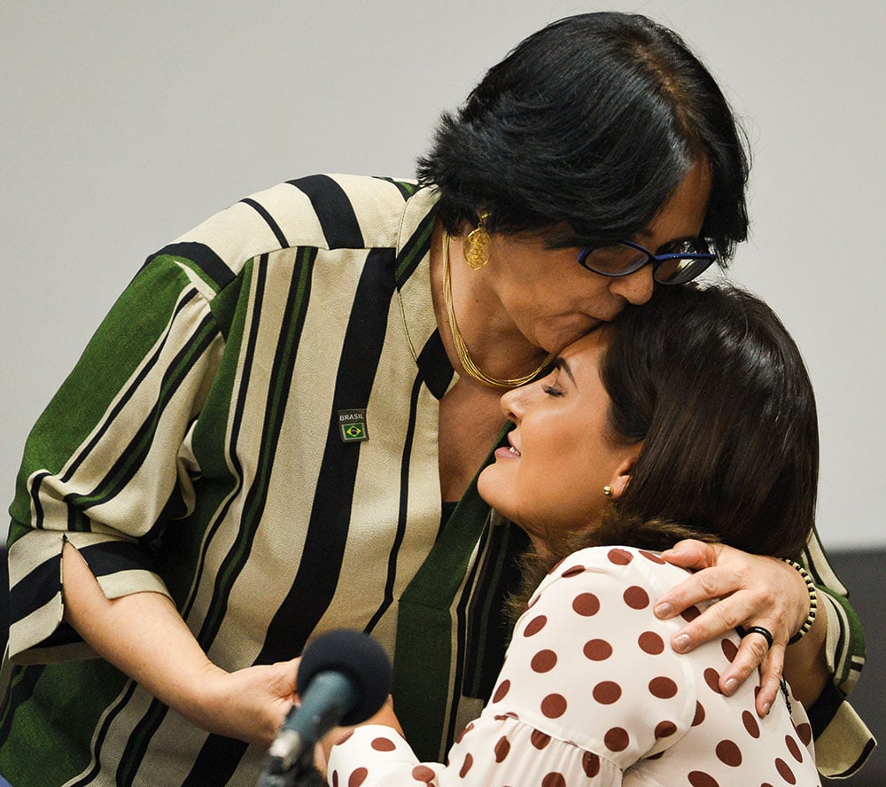 Reunião de Michelle e Damares com venezuelanas teria firmado silêncio sobre Bolsonaro, diz site