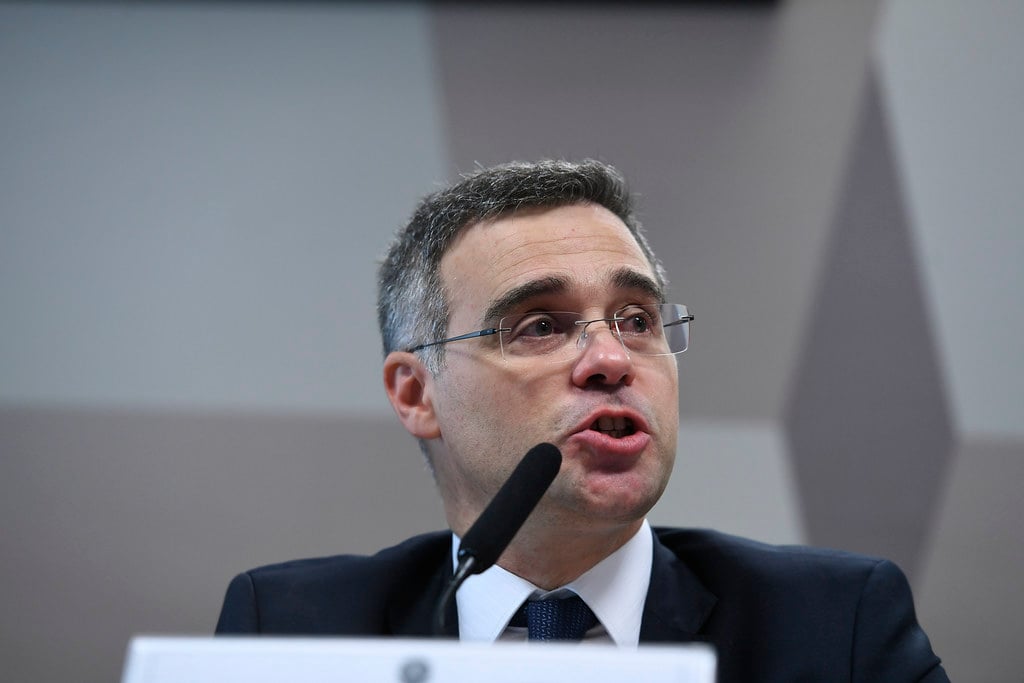 André Mendonça defende Estado laico: ‘Na vida, a Bíblia. No Supremo, a Constituição’