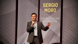 Declarações de Moro não empolgam plateia em lançamento de livro em Curitiba