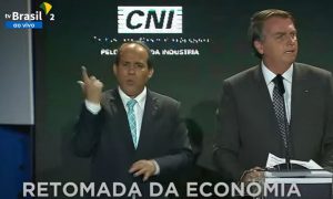 ‘A Anvisa quer fechar o espaço aéreo de novo, porra’, diz Bolsonaro a empresários