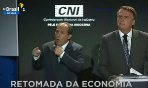 ‘O que me conforta é não ter um comunista sentado na minha cadeira’, diz Bolsonaro