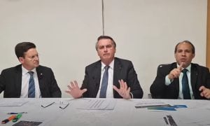 ‘André Mendonça tem seus compromissos comigo’, diz Bolsonaro
