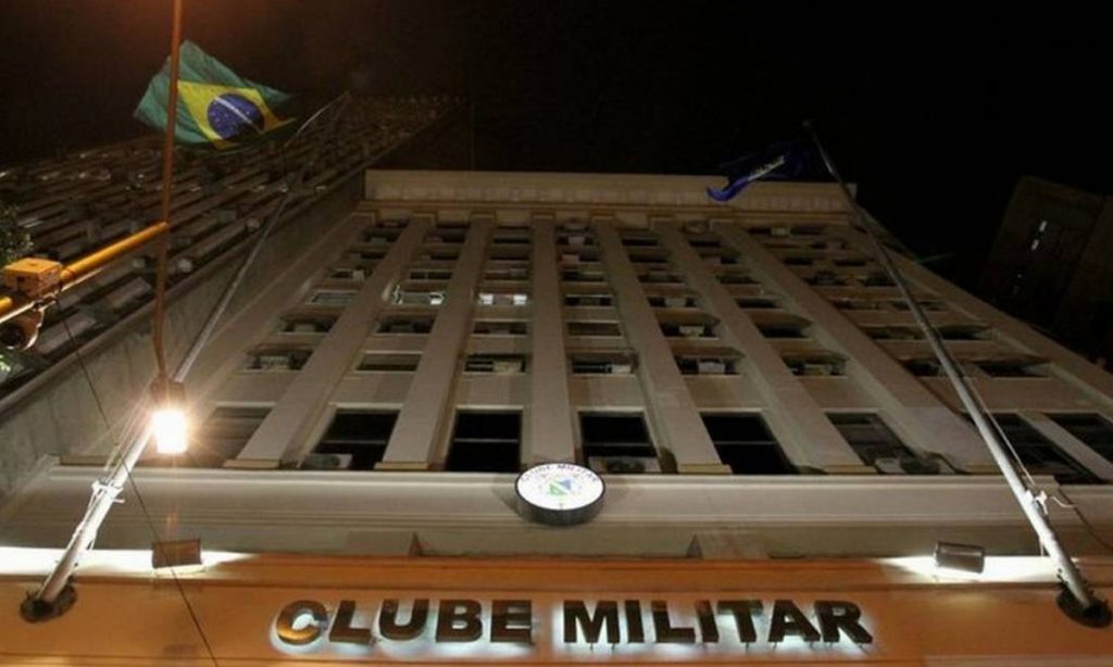Clube Militar agenda palestra sobre ‘efeitos adversos’ de vacinas contra a Covid