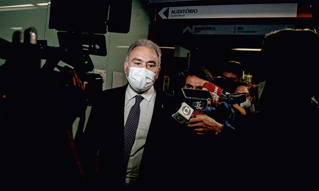 Senadores querem convocar Queiroga para explicar vacinação e medidas contra a Ômicron