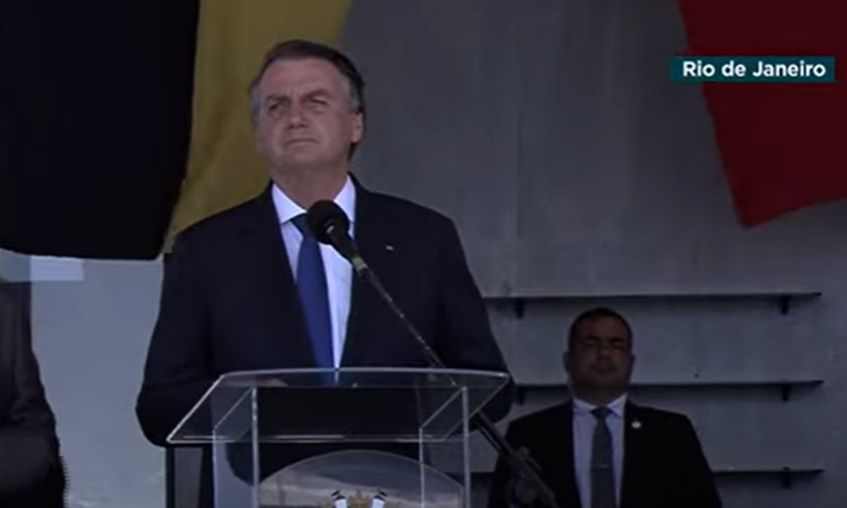 ‘Nós, militares, somos a esperança da garantia da liberdade’, diz Bolsonaro no Rio
