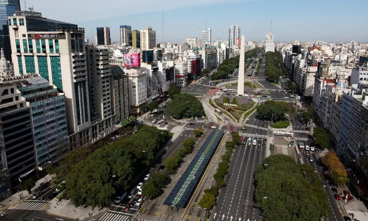Argentina reduz de 10 para 7 dias o isolamento por Covid para vacinados
