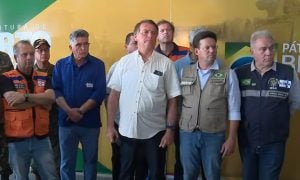 Bolsonaro usa enchentes na Bahia para atacar o distanciamento social contra a Covid