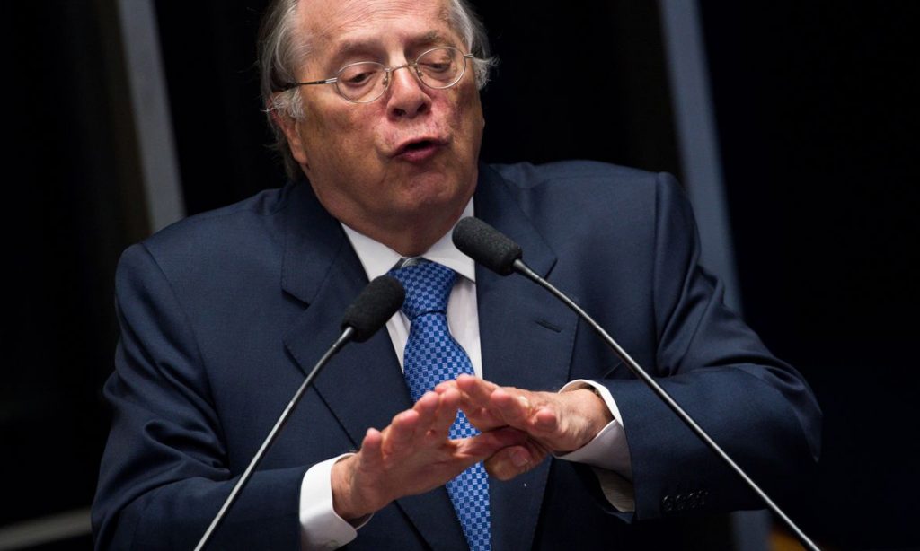 Miguel Reale Jr. apresenta novo pedido de impeachment de Bolsonaro