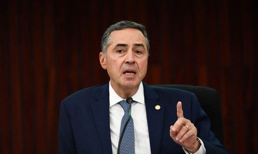 Forças Armadas estão sendo orientadas para atacar as eleições, diz Barroso